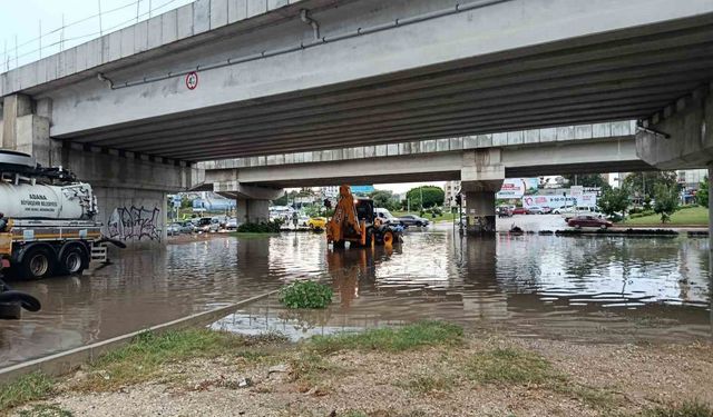 Kuvvetli Rüzgar Adana’yı Vurdu!