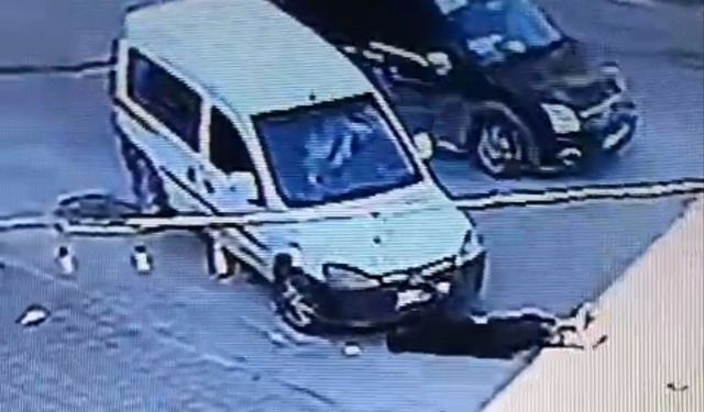 Önce Otomobilin Önüne Yattı, Sonra Aracı Kaçırdı!