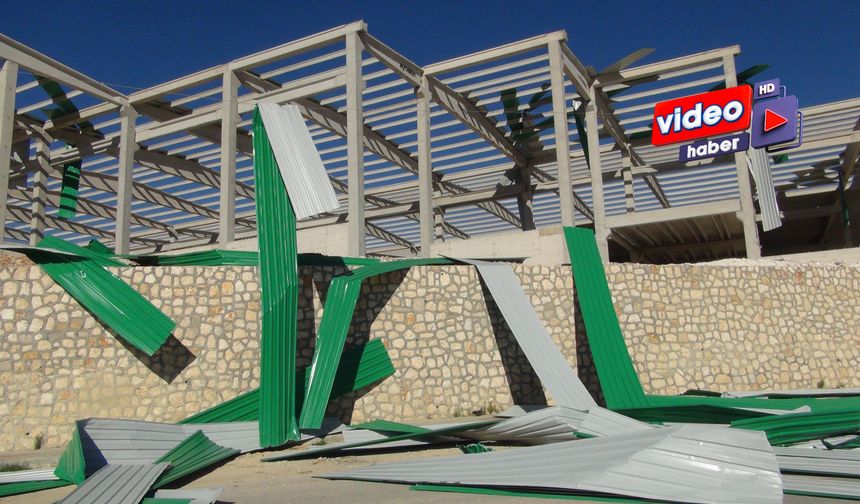 Şiddetli Rüzgar Fabrika İnşaatı Çatısını Uçurdu!