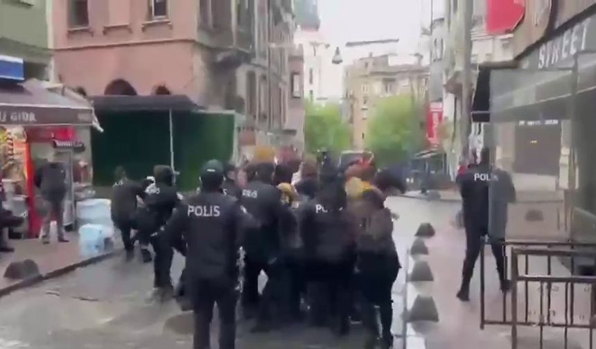Taksim’e Çıkmak İsteyen Gruba Polis Müdahalesi