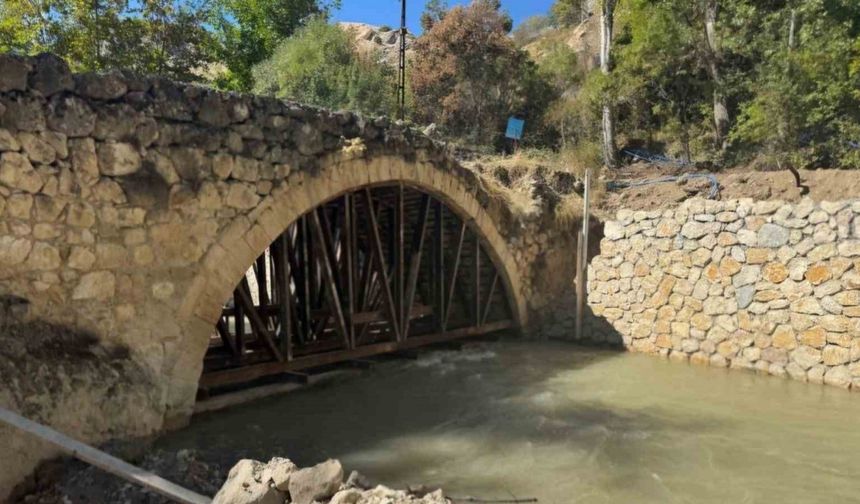 300 Yıllık Tarihi Köprü Ayağa Kaldırılıyor