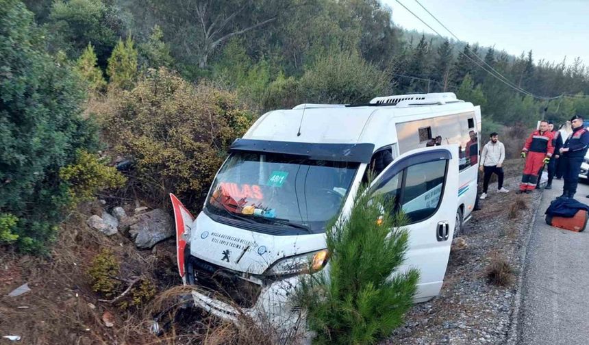 Minibüs Şarampole Girdi: 8 Yaralı