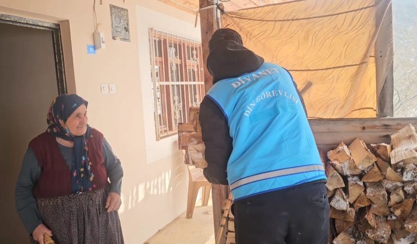 Kar Yağışının Etkili Olduğu Feke'de Yaşlılara İmamdan Destek