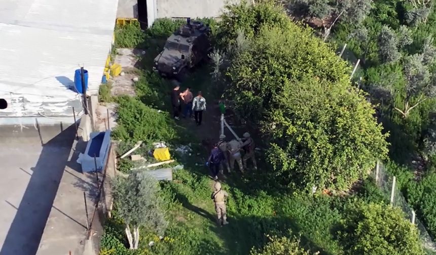 Silahları Toprağa Gömdüler Damdan Atlayıp Kaçtılar