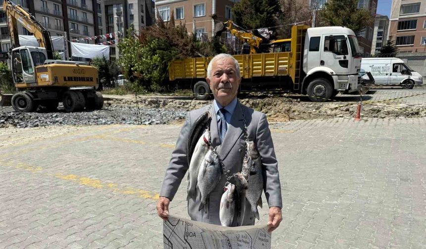 Balıkçı Kenan’dan Balıklı Protesto: İmamoğlu ve Özel’e Tepki Gösterdi