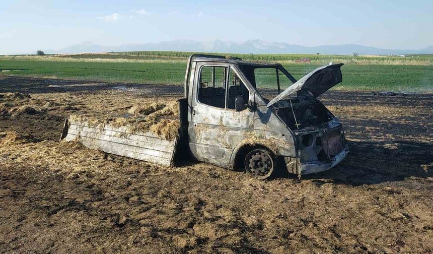 Hırsızlık Planı Yangınla Sonlandı: Balya ve Kamyonet Kül Oldu