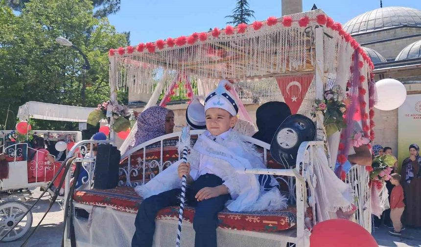 Tarihi Sünnet Geleneği Bu Yıl da Yaşatıldı! Çocuklar Törene Neyle Katıldı?