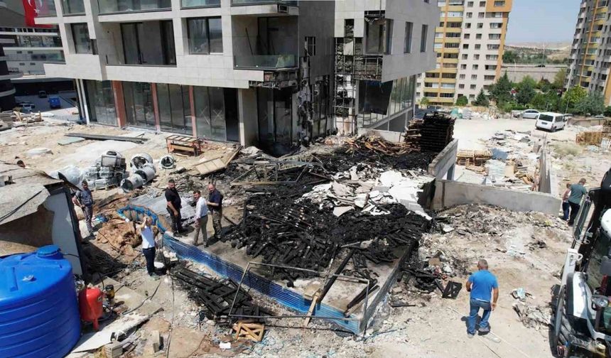 Yeni Yapılan Binada Yangın! Şantiye Alev Alev Yandı