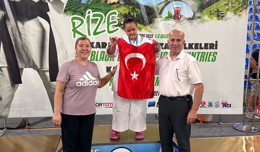 Adanalı Ayşegül’den Tüm Türkiye’yi Gururlandıran Zafer