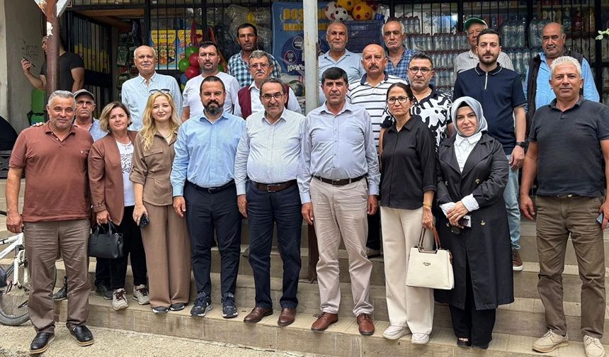 “Sevdamız Millet” Diyen Doğru, Karaisalı’da İlgi Odağı Oldu