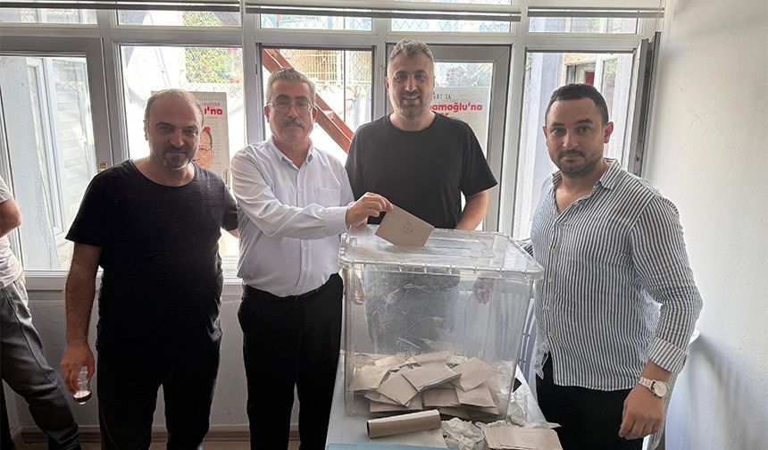 Karşıyaka’da Sürpriz Katılım! Ali Bedrettin Karataş Sandık Başına Geçti