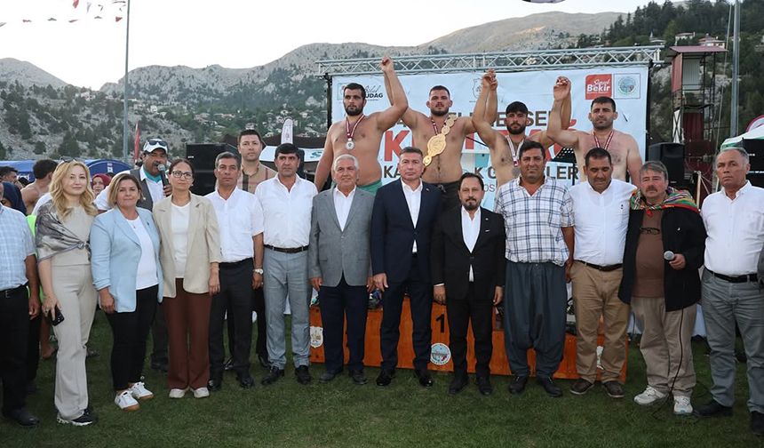 Karaisalı’da Tarihi Güreşlerde Şampiyon Çelebi Ağa İse Atlı Oldu