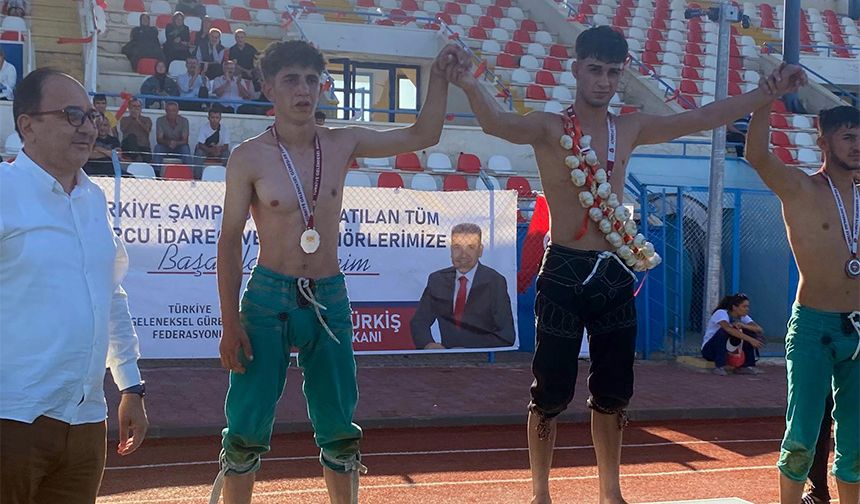 Adanalı Güreşçilerden Tokat’ta Güç Gösterisi: Şampiyonluk Geldi!