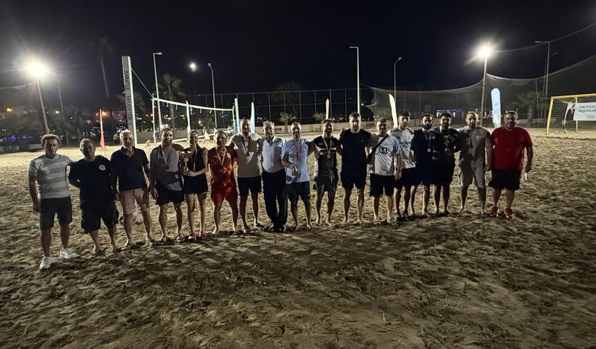 Adana Sahillerinde Heyecan Dorukta! Plaj Voleybolu Turnuvası Tamamlandı