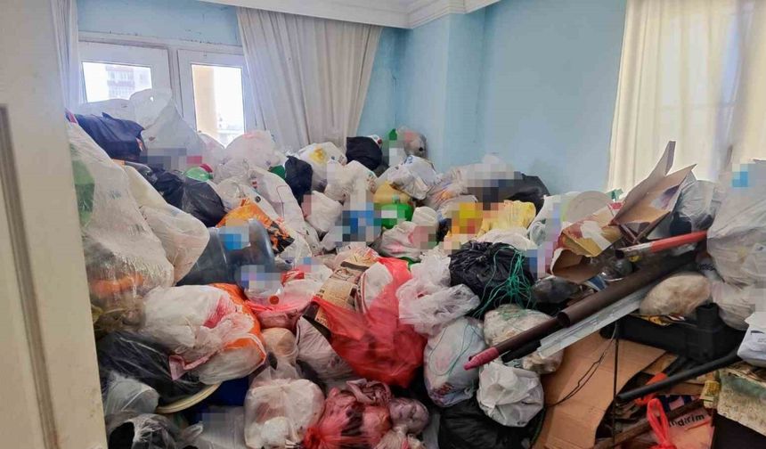 Adana’da Aynı Evden İkinci Kez Kamyonlar Dolusu Çöp Çıkarıldı