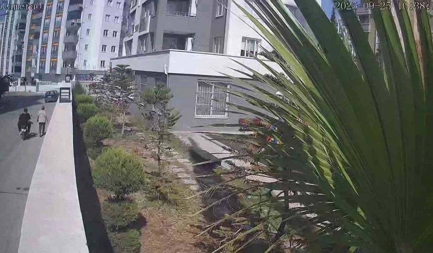 Adana’da Motosikletli Kapkaç Kamerada: 2 Şüpheli Tutuklandı