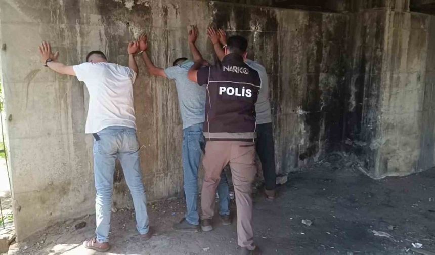 Adana’da Polis Metruk Binaları Didik Didik Aradı!