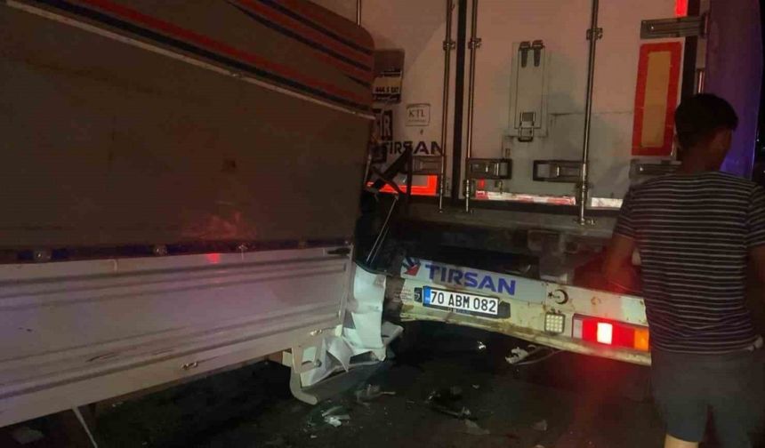 Adana’da Trafik Kilitlendi: Tıra Çarpan Kamyonet Sürücüsü Yaşamını Yitirdi