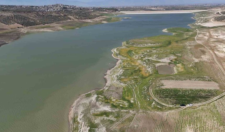 Asi Nehri’nden Beslenen Barajda Su Alarmı: Çiftçiler Mağdur