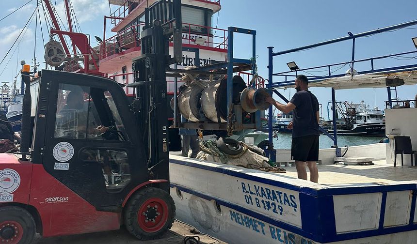 Karataş’ta Balıkçılar Gün Sayıyor! Yeni Sezon Öncesi Hummalı Hazırlık