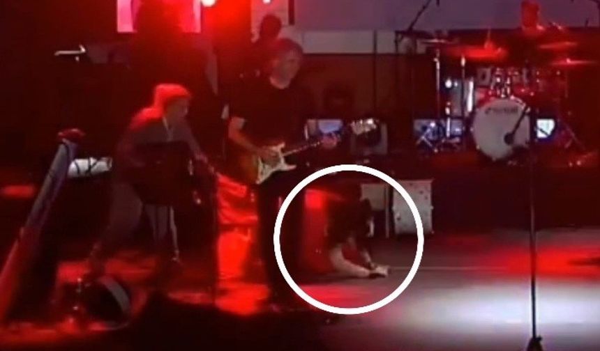 Düşmesine Rağmen Sahneyi Bırakmadı Alkışları Topladı