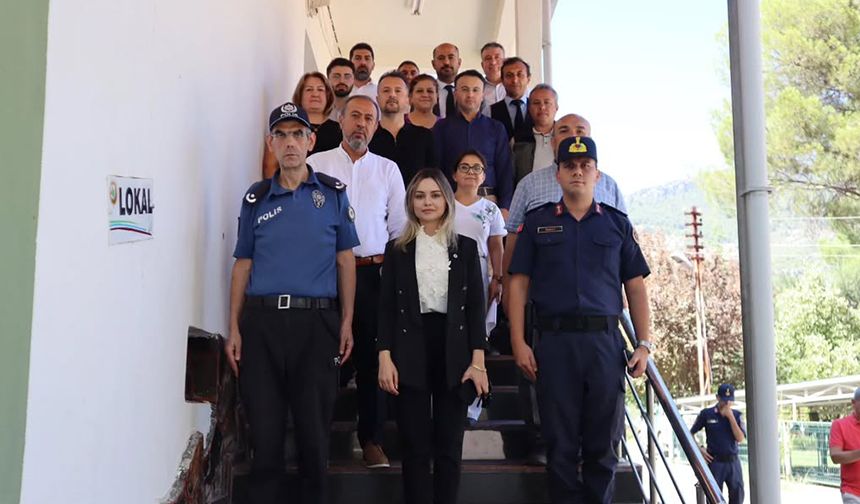 Feke’de Görev Yeri Değişen Müdürler İçin Veda Programı Düzenlendi