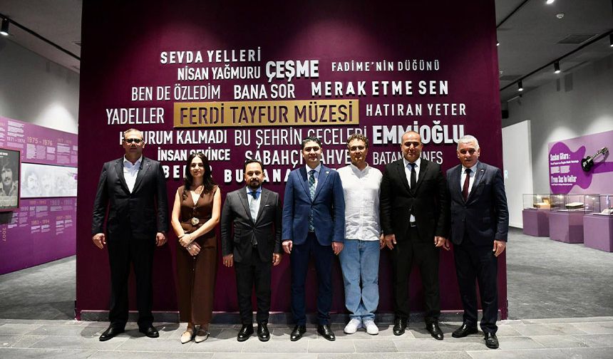 Adana’ya Sanat Dolu Ziyaret: İsmail Özdemir Müzedeki Eserleri İnceledi