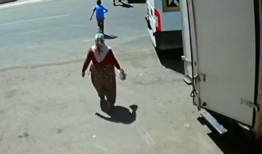 İş Makinesi Kardeşlere Çarptı: 2 Yaşındaki Hatice Hayatını Kaybetti