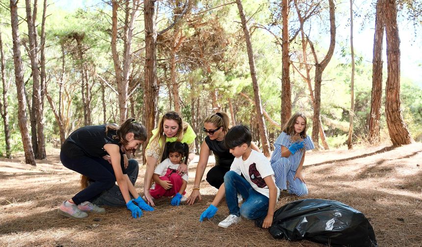 Karataş’ta Çöp Yığınına Son! Adana Gönüllüleri Doğayı Temizledi