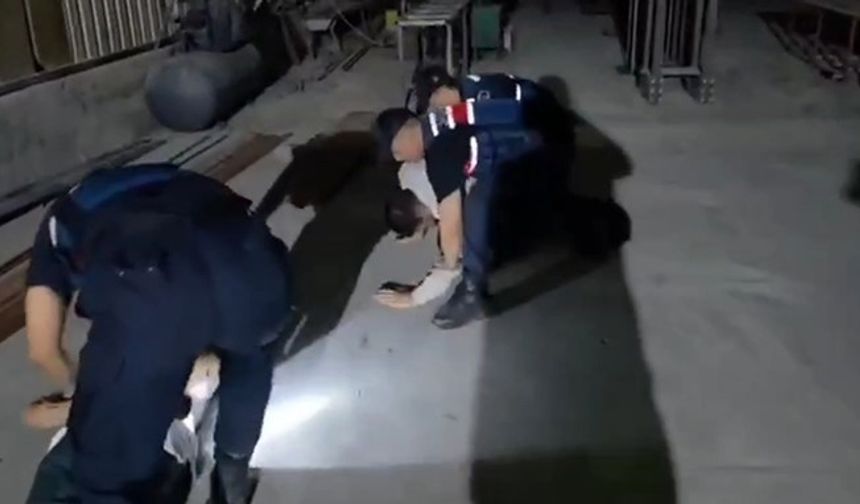 Konteynerlerde Gizli Sera Kurmuşlar! Adana’da 1 Şüpheli Tutuklandı