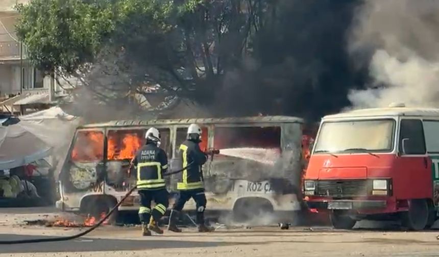 Kozan’da Çay Ocağı Minibüsü Alevlere Teslim Oldu