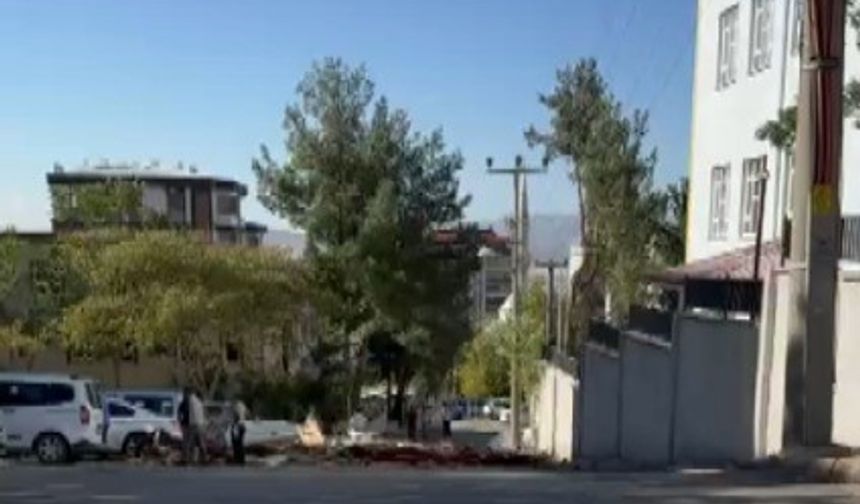 Öğrenciler Gelmeden Önce Şans! Kahramanmaraş’ta Okul Çatısı Uçtu