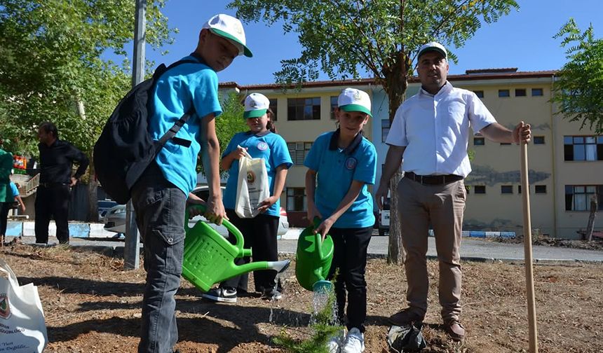 Ormanlarıyla Ünlü Feke’de Öğrenciler Geleceği Yeşertti