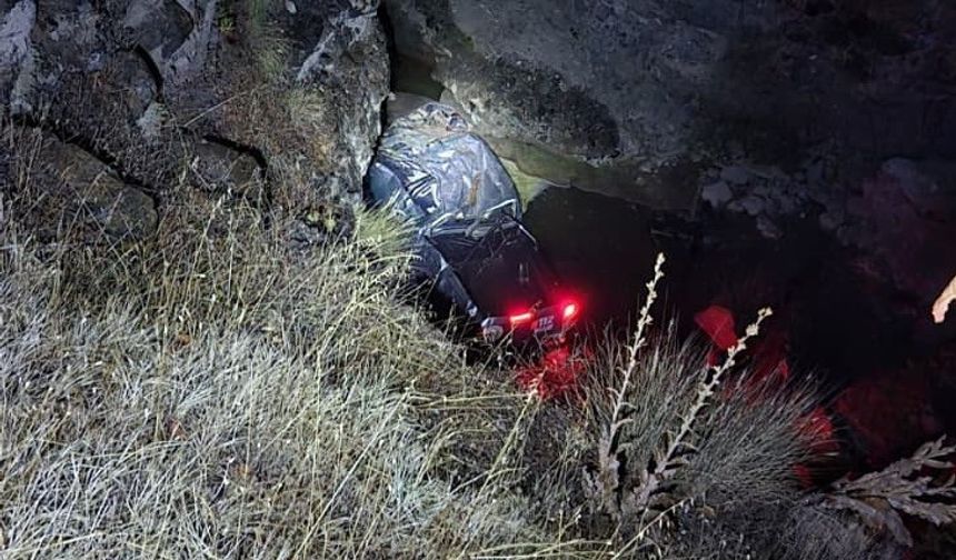 Pozantı’da Kamyonet Dereye Uçtu: Sürücü Yaralandı!