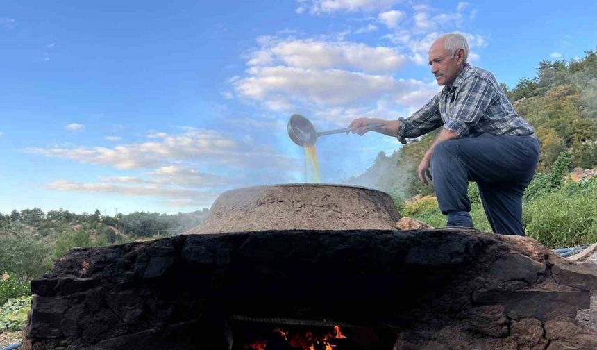 Şifa Deposu Doğal Pekmez İçin Köylüler Günlerce Emek Veriyor