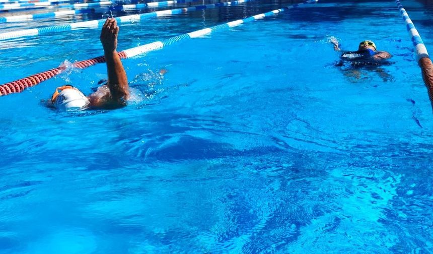 50 Yıl Sonra Hâlâ Suda: Manş Kahramanı Eşini de Sporcu Yaptı