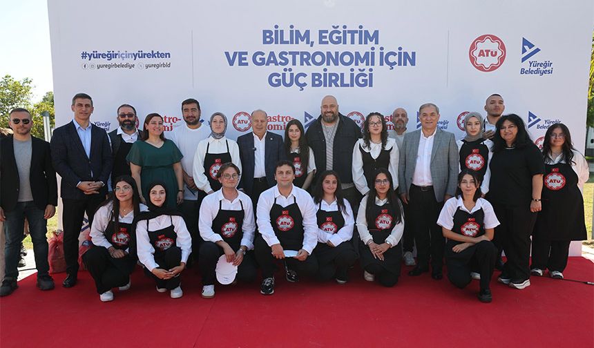 Yüreğir’de Geleceğin Şefleri Yetişiyor! Ünlü İsimler Gençlerle Buluştu