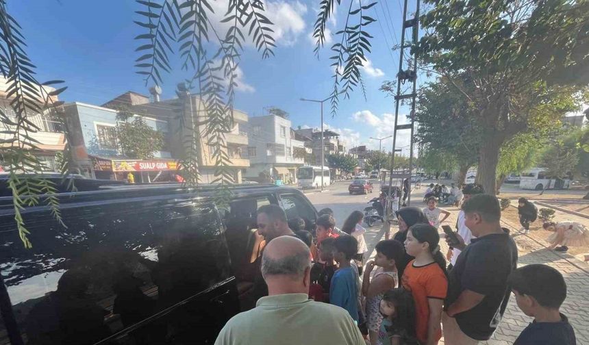 Adanalı Hayırseverden 29 Ekim Sürprizi: Sokaktaki Her Çocuğa Oyuncak Dağıttı!