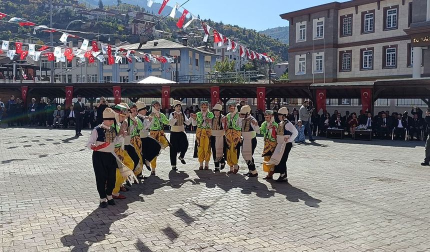 Saimbeyli’nin 105. Kurtuluş Yılında Orta Asya Ezgileri Yankılandı