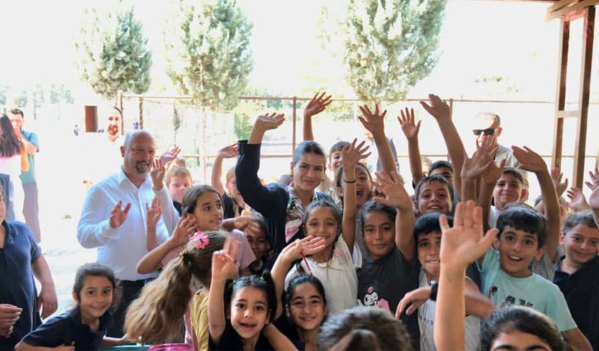 Sevil Başkan Öğrencilerle Buluştu, Okulda Sevgi Seli Yaşandı!