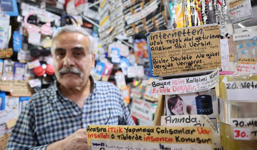 44 Yıllık Esnafın Dükkanı Değil, Adeta Hayat Müzesi! Duvarlardaki Notlar Şaşkına Çevirdi