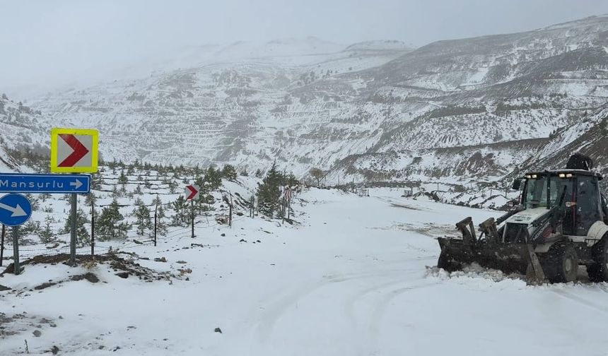 Feke’de Yoğun Kar Yağışı! Mahalleler Beyaza Büründü