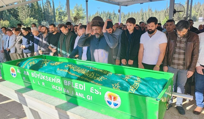 Adana’da Yürek Yakan Veda: Miraç’ın Cenaze Namazını Babası Kıldırdı!