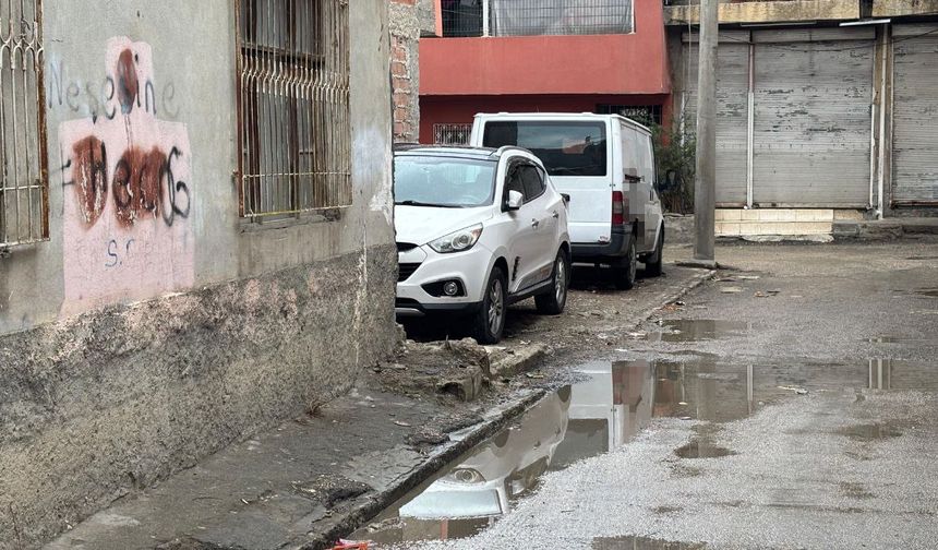 Küçük Çocuğu Önce Araca Vurdu Sonra Yere Fırlattı