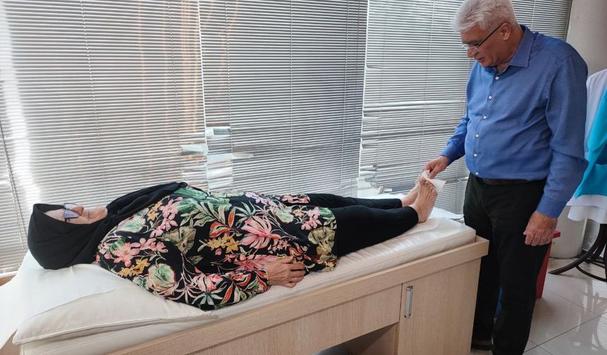 Doktorlar “Masada Kalırsın” Dedi… 75 Yaşındaki Zarife Teyze 6 Saat Sonra Yürüdü!