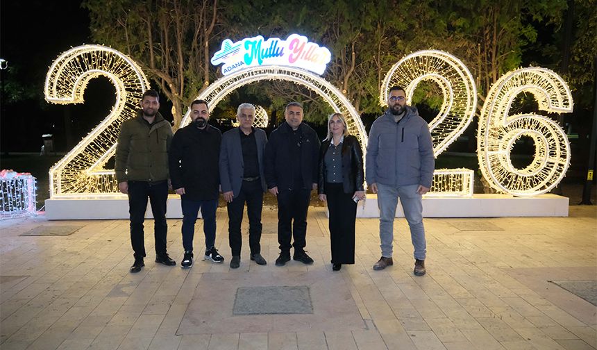 Adana Yeni Yıla Işıklarla Hazırlanıyor: Kentin 10 Noktası Renklendi