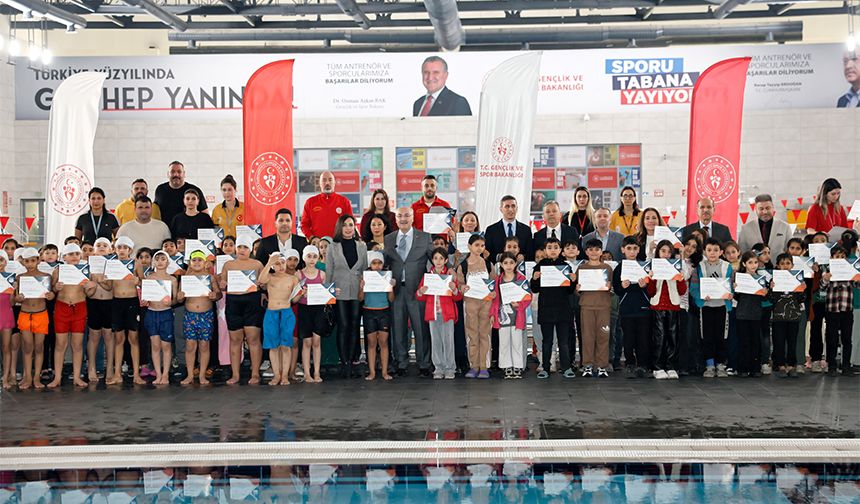 Adana’da 25 Bin Çocuğa Yüzme Öğretilecek! Vali Köşger Projeyi Duyurdu