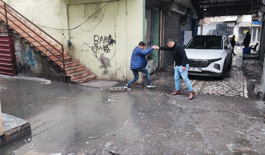 Adana’da Esnaf İsyanda: Kanalizasyon Bir Yıldır Tıkalı