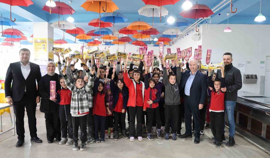 Yatılı Okulda Duygulandıran Anlar: Sağlıkçılar Çocukların Yüzünü Güldürdü!