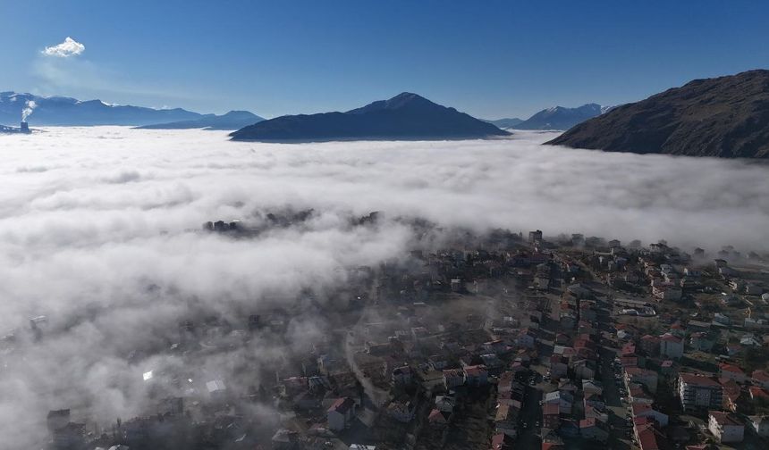 Bulutların Üzerinde Bir İlçe: Tufanbeyli’de Nefes Kesen Sis Manzarası
